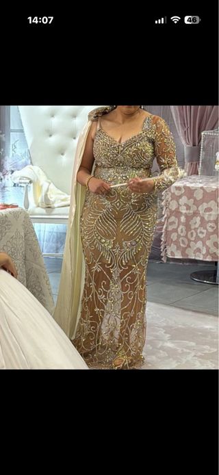 Vestido de fiesta dorado y beige