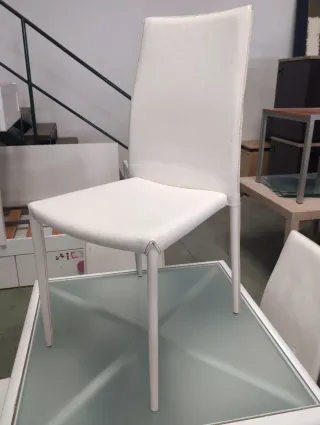 Silla polipiel blanca moderna
