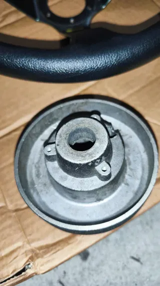 Volante OMP desplazado + piña Bmw E36