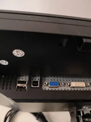 P2210 Monitor Dell Negro y Plateado