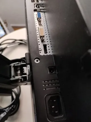 P2210 Monitor Dell Negro y Plateado