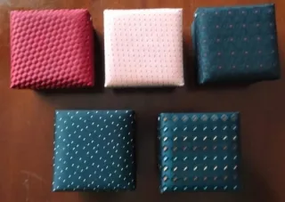 Lote 5 corbatas seda + gemelos con caja