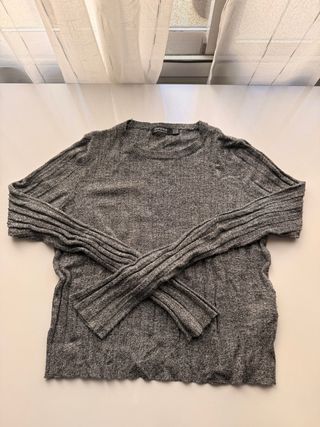 Camiseta gris de manga larga