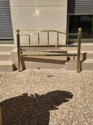 Cabezal de cama dorado de aluminio