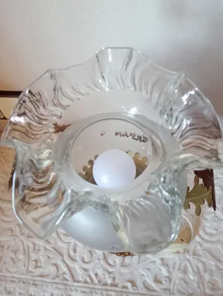 Lámpara de sobremesa de bronce y cristal