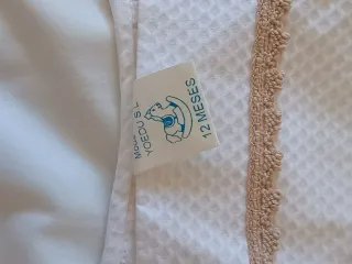 Vestido blanco con encaje y lazos