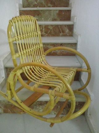 Mecedora de mimbre para bebé