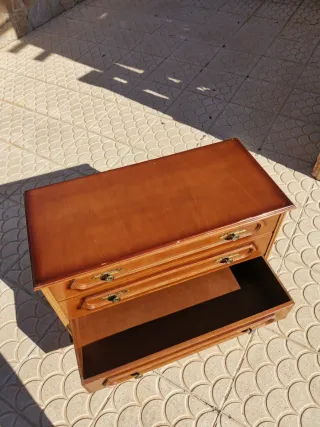 Cajonera de madera con 3 cajones
