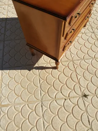 Cajonera de madera con 3 cajones