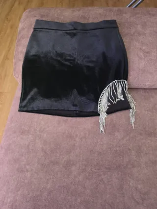 Falda Bershka Negra con Flecos XS