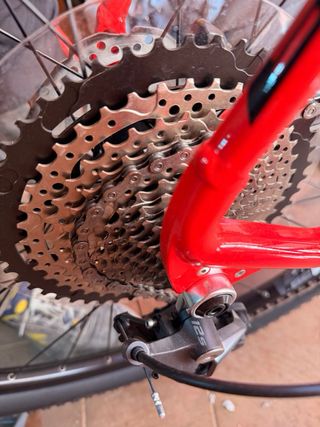 Bicicleta de montaña roja BH nueva sin apenas uso