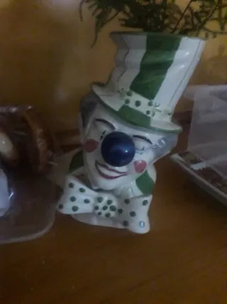 Figura payaso maceta verde
