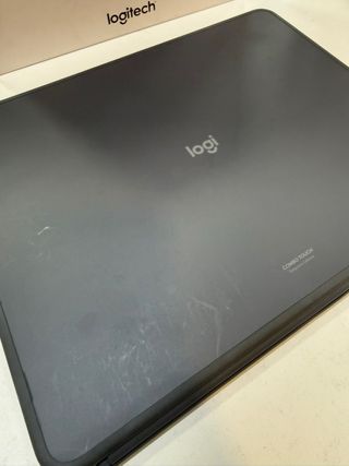 Custodia Logitech Combo Touch per iPad Air 13 M2