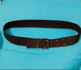 Cinturón marrón con doble hebilla