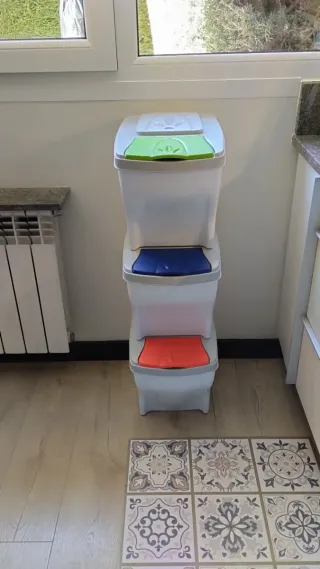 Contenitori per riciclaggio impilabili