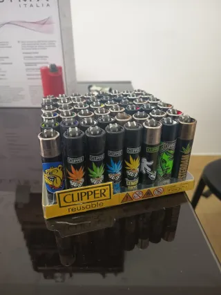 Lotto 48 Accendini Clipper