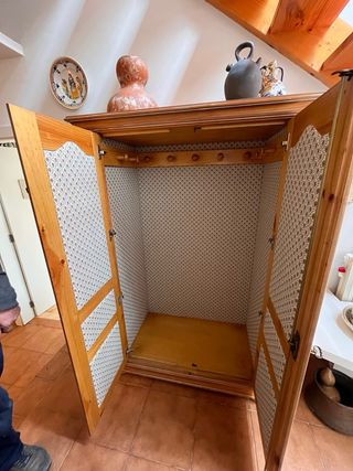 Armario de madera rústico