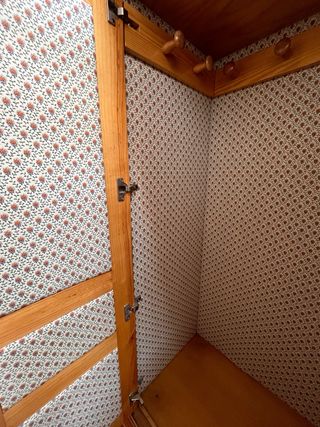 Armario de madera rústico