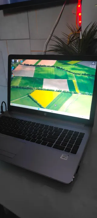 Ordenador portátil HP 250 G7 se entrega aprueba