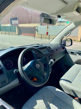 Volkswagen T5 camper homologada con placa solar