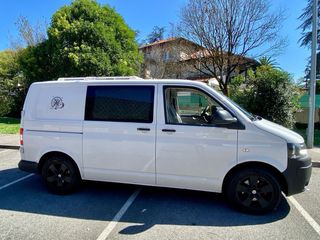 Volkswagen T5 camper homologada con placa solar