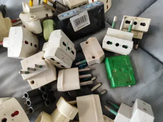 Stock prese di corrente e adattatori