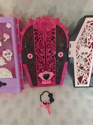 Armarios y estuches para muñecas