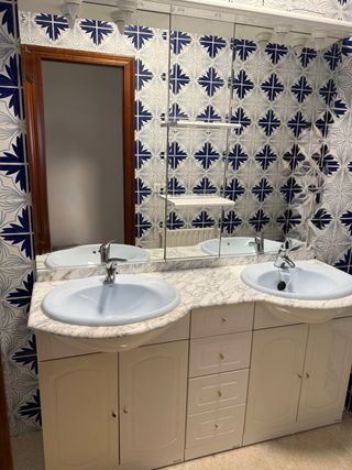 Mueble de baño con dos lavabos