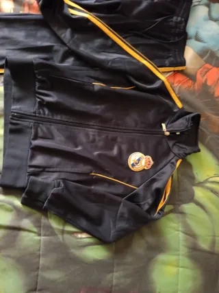 Chándal Real Madrid Adidas Negro y Dorado Talla 8