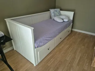 Cama Diván Blanca con Cajones