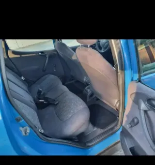 Mercedes-Benz Clase A170cdi averiado hecha humo