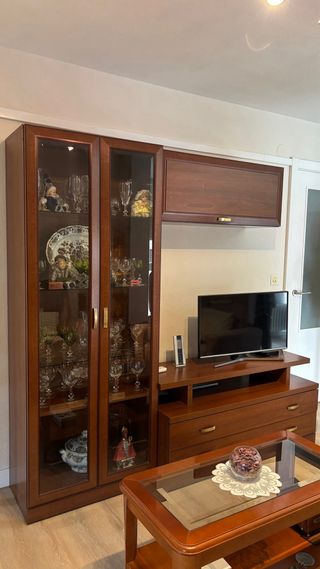 Mueble salón madera y cristal