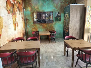 Sillas y taburetes de madera y piel