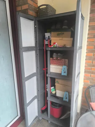 Armario de plástico para balcón