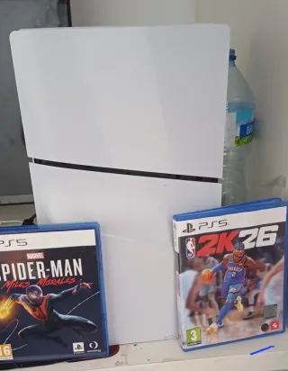 Consola PS5 + 2 Juegos + 2 mandos