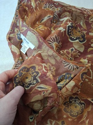 Falda Zara asimétrica floral seda