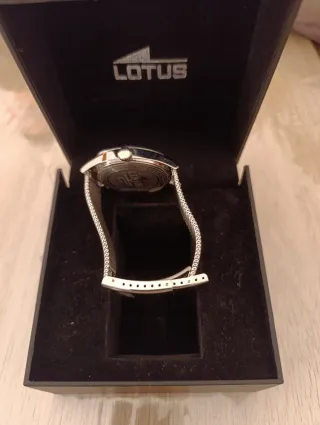 Reloj Lotus gris