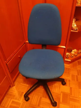 Silla de escritorio azul y negra
