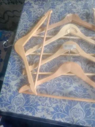 Perchas de madera para ropa(6)
