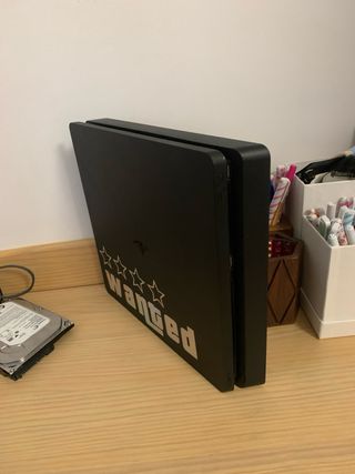 PS4 Slim en muy buen estado.