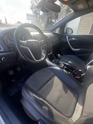 Opel Astra 2012 pegatina ambiental 🟡