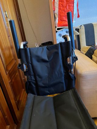 Silla de ruedas plegable para interior