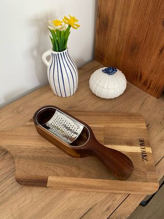 Rallador Zara Home Madera y Metal — pieza original de Zara Home de segunda mano en Decolove