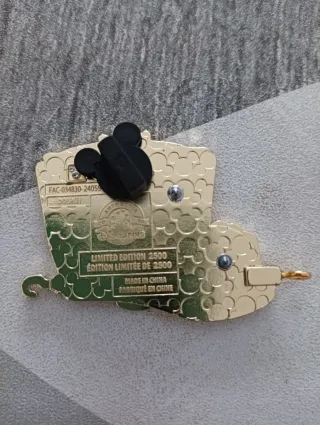 Pin de atracción de Pinocho