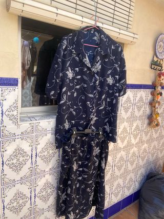 Conjunto falda y blusa azul y blanco