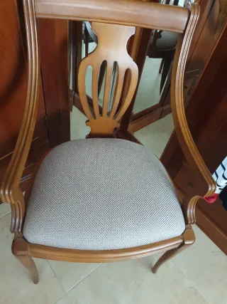 2 Sillones y 6 Sillas Comedor Madera