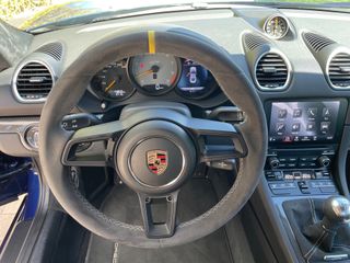 Porsche 718 Porsche 718 Cayman GT4