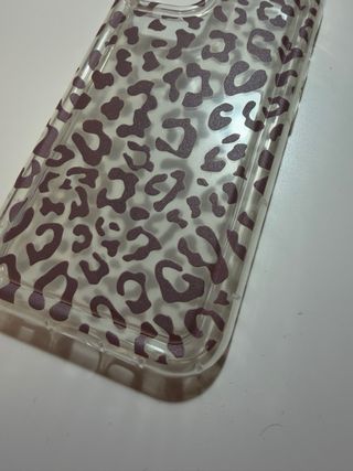 Funda transparente con estampado de leopardomorado