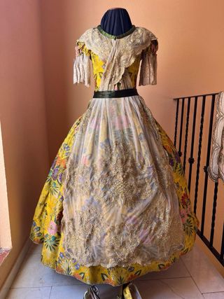 Traje regional con zapatos talla 36 y esparteñas