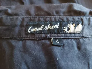 Camisa Negra Manga Corta con Detalles Rojos